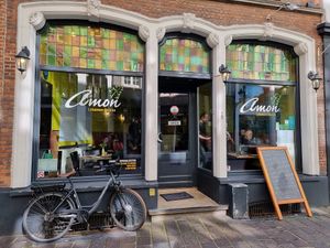 Front / entrance at Amon in Bruges