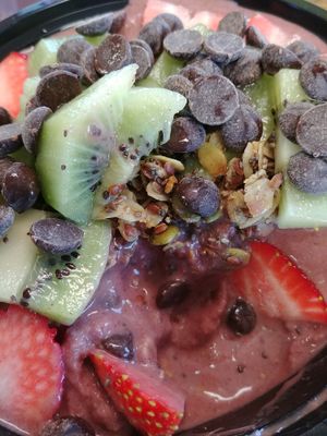 Acaí bowl topped with strawberries, kiwi, and dark chocolate chips at The Otter Juice Co in Hays