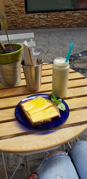 Vegan cheese + smoothie at NicPic in Malaga