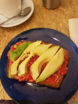 avo toast at NicPic in Malaga