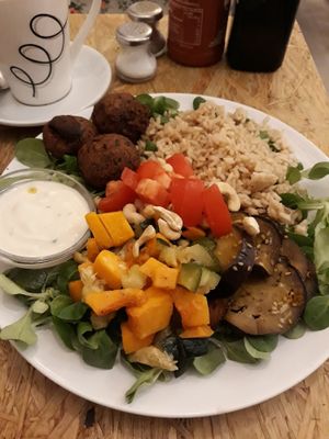 Vegacombi con arroz integral, albóndigas y verdura at NicPic in Malaga