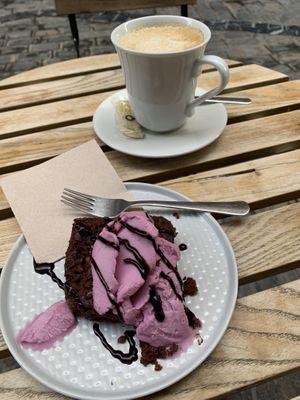 Gluten free vegan brownie for breakfast  at NicPic in Malaga