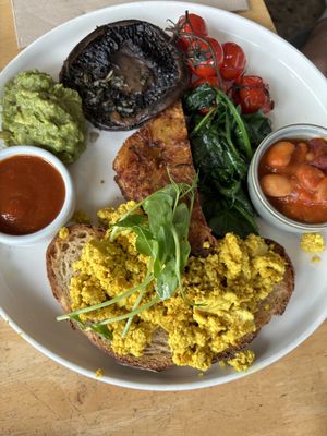 Big vegan breaky  at Whitby in Bendigo