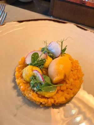 Ausschnitt von 6 Gang Menu - Karottentartar  at Twist - Hotel Valsana in Arosa