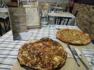 pizzas at Rustic Fusion in Madrid