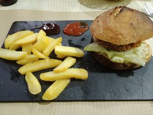 Hamburguesa con patatas at Rustic Fusion in Madrid