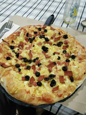 Pizza pepperoni at Rustic Fusion in Madrid