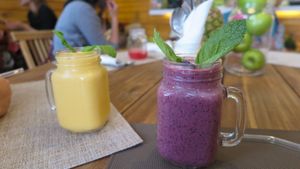 Mango Lassi and Blueberry Bliss at Frutaria in Lisbon