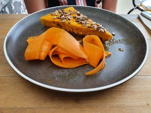 Cheesecake carotte-cumin at Les Mauvaises Herbes in Lyon