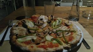 vegan pizza at Say Yes in Ioannina