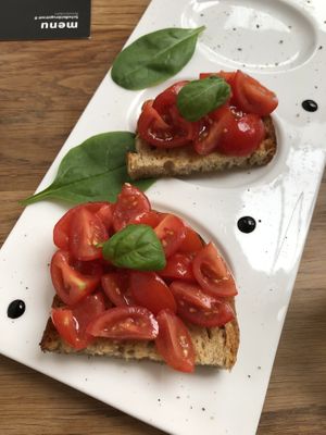 Vegan bruschetta at Pizza Heart Bar in Amsterdam