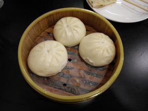 steamed buns with vegetables at Xiongzai in Madrid