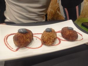 Croquetas de quinoa at Gaia in Burgos
