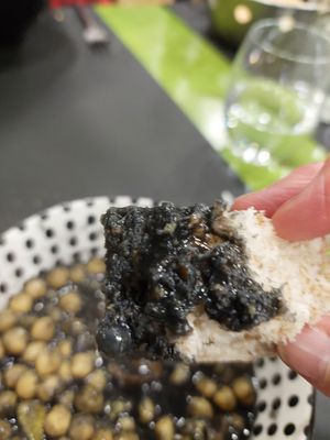 The sauce with the garbanzo is coloured with nori at Gaia in Burgos