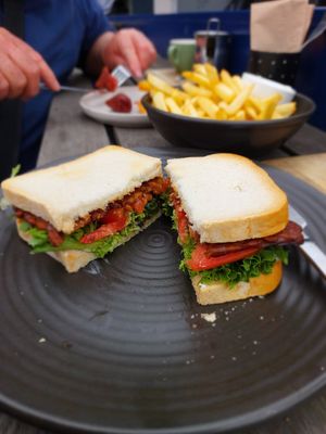 Tempeh BLT at One for the Crow in Maidstone