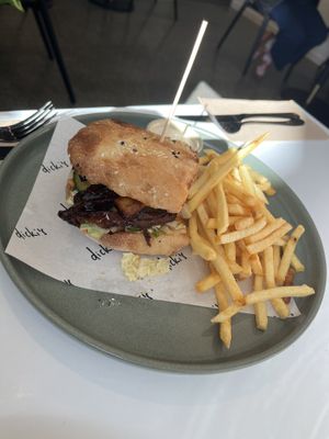 Burger  at Dicki's in New Farm