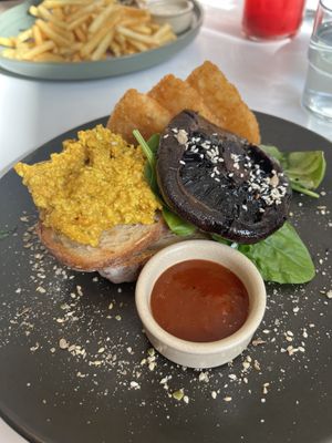 Big breakfast   at Dicki's in New Farm