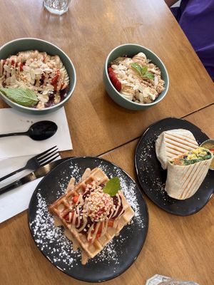 2 açai bowls, 1 breakfast burrito, 1 waffle. All amazing options   at Dicki's in New Farm