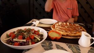 Vegan pizza and summer salad at Cafe Tropical in Koh Lipe