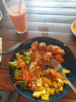 General Tso caulifower 👌🏻 at Cafe Tropical in Koh Lipe
