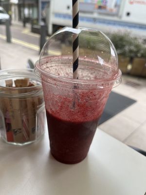 merry berry smoothie  at Tuttis in London