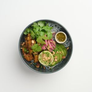 
Marinerad tofu och nudlar skål
Marinated tofu and noodles bowl at Jord in Malmo