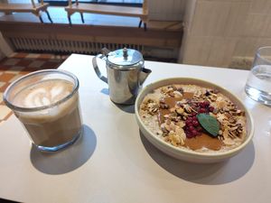Chai latte and porridge at Jord in Malmo