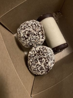 Coco Balls & Punschroll  at Bageri Leve in Malmo