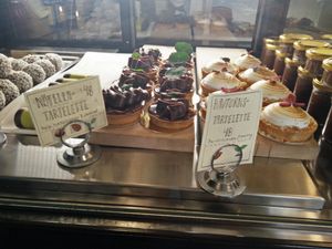 vegan pies: nutella and hawthorn at Bageri Leve in Malmo