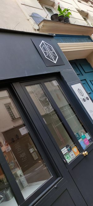 Facade at Riz Riz - Marais in Paris