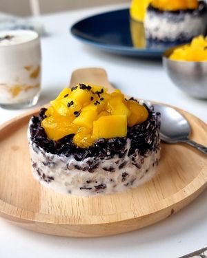Mango sticky rice at Riz Riz - Marais in Paris