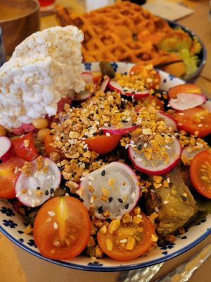 Mezze bowl at Riz Riz - Marais in Paris