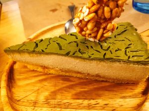 Cheesecake matcha at Riz Riz - Marais in Paris