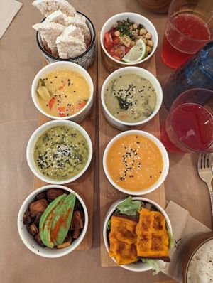 Rice table (sharing platter) at Riz Riz - Marais in Paris
