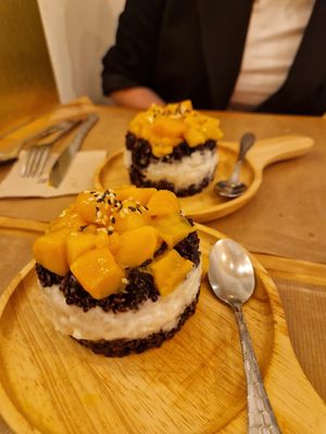 Mango sticky rice ♡ at Riz Riz - Marais in Paris