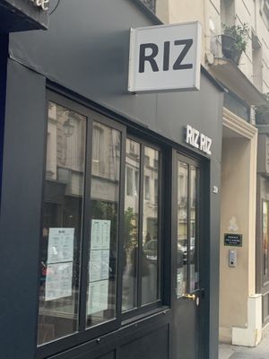 Street signage   at Riz Riz - Marais in Paris