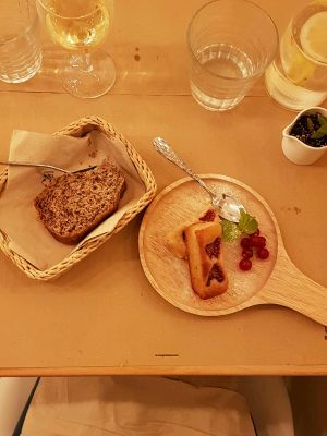 Banana bread & Financier  at Riz Riz - Marais in Paris