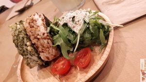 Onigiris aux 2 pestos at Riz Riz - Marais in Paris