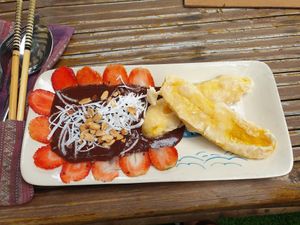 Schokoladenmousse mit Erdnüssen, Kokos und frittierter Banane at The Fisherman Vegan Restaurant   in Hoi An