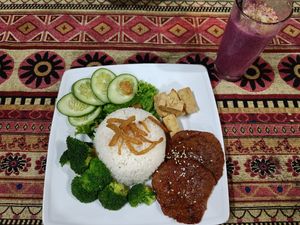 Dinner with "meat" and vegetables at Phong Nha Vegan in Phong Nha
