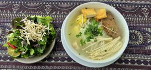 Vietnamees pho with salad at Phong Nha Vegan in Phong Nha