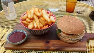 VBM = Vegan Big Mac at Cafe 435 in Pascoe Vale