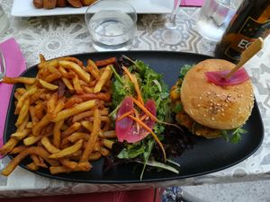 Veggie burger at Milwaukee Cafe in Biarritz