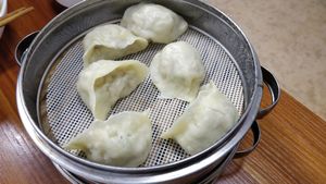 Vegetable dumplings at Wu You You Su Dou Fang in Fuzhou