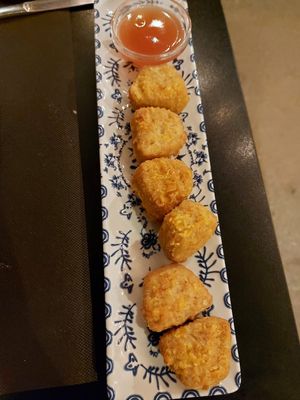 Dados de proteína texturizada at La Zahora in Albarracin