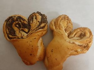 Vegan hearts. Photo by: Pekarna in slaščičarna Sameja on Facebook at PiranArt Sameja in Ljubljana