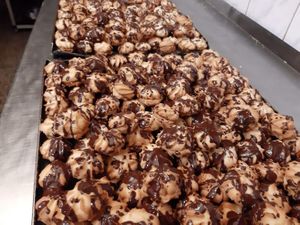 Vegan stars. Photo by: Pekarna in slaščičarna Sameja on Facebook at PiranArt Sameja in Ljubljana