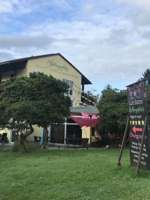 Lieblingsplatz - von außen mit Terrasse  at Lieblingsplatz  in Blaibach