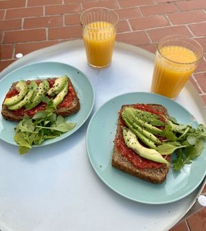 Avocado toast and orange juice 🌱 at Dulces Dreams in Malaga