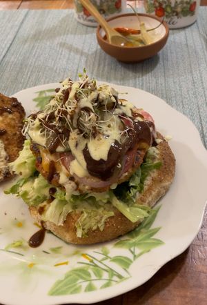Hambúrguer de quinoa!  at Cafe Lurathapi Vegan Food - Maybe closed in La Paz